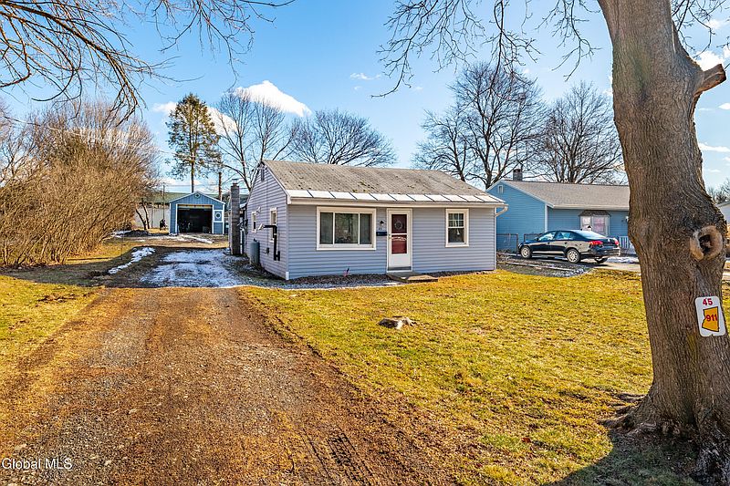 3rd image of 45 Houseman Avenue