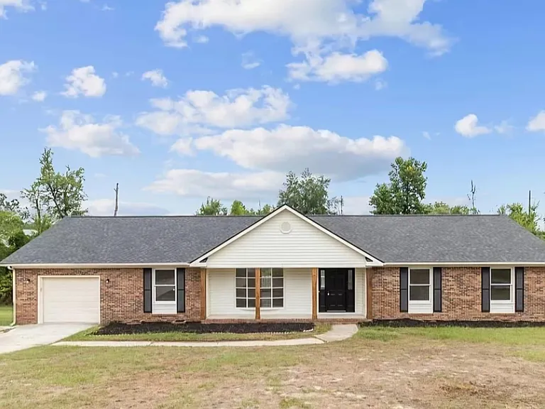 645 Welsh Pl — Photo 1