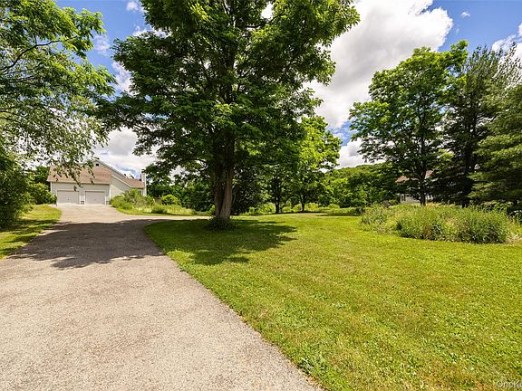 3rd image of 31 Hartstone Drive