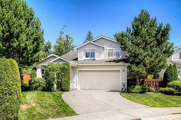 900 243rd Pl SE