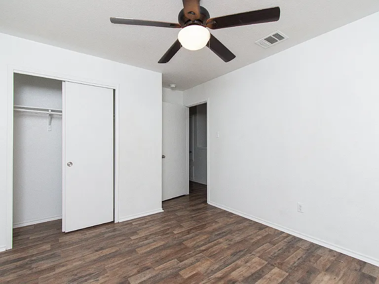 9007 Sandyford Ct — Photo 18