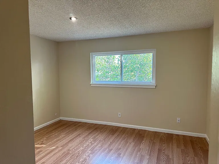 4690 Brookfield Dr — Photo 13