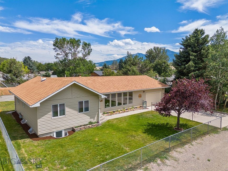 1st image of 208 Spruce Ln