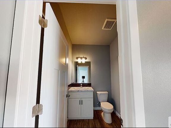 5th image of 446 Grace Taylor St