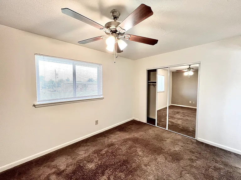 Mayfair Apartments — Photo 123