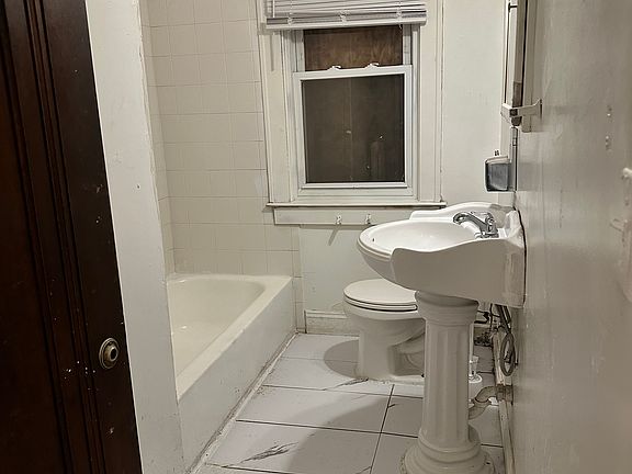 3rd image of 2986 Glendale St