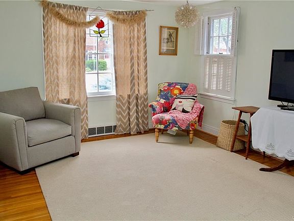 3rd image of 32 Fairmount Ave
