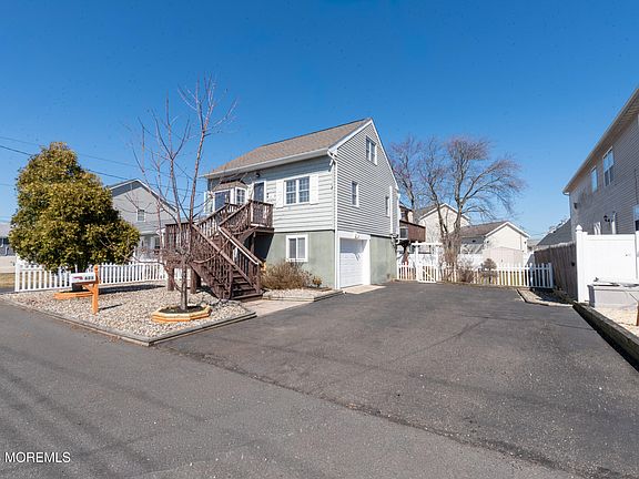 4th image of 623 Beachwood Avenue