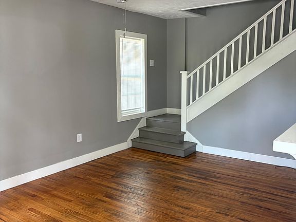 4th image of 715 Temple Ave