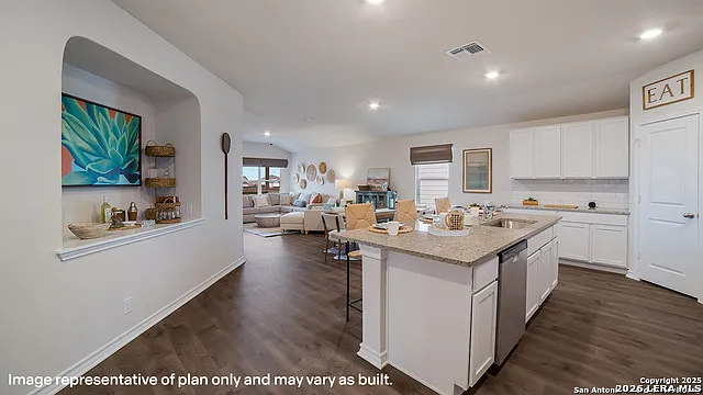 4 bed, 2.0 bath, 1703 sqft, $2,400 — Photo 3