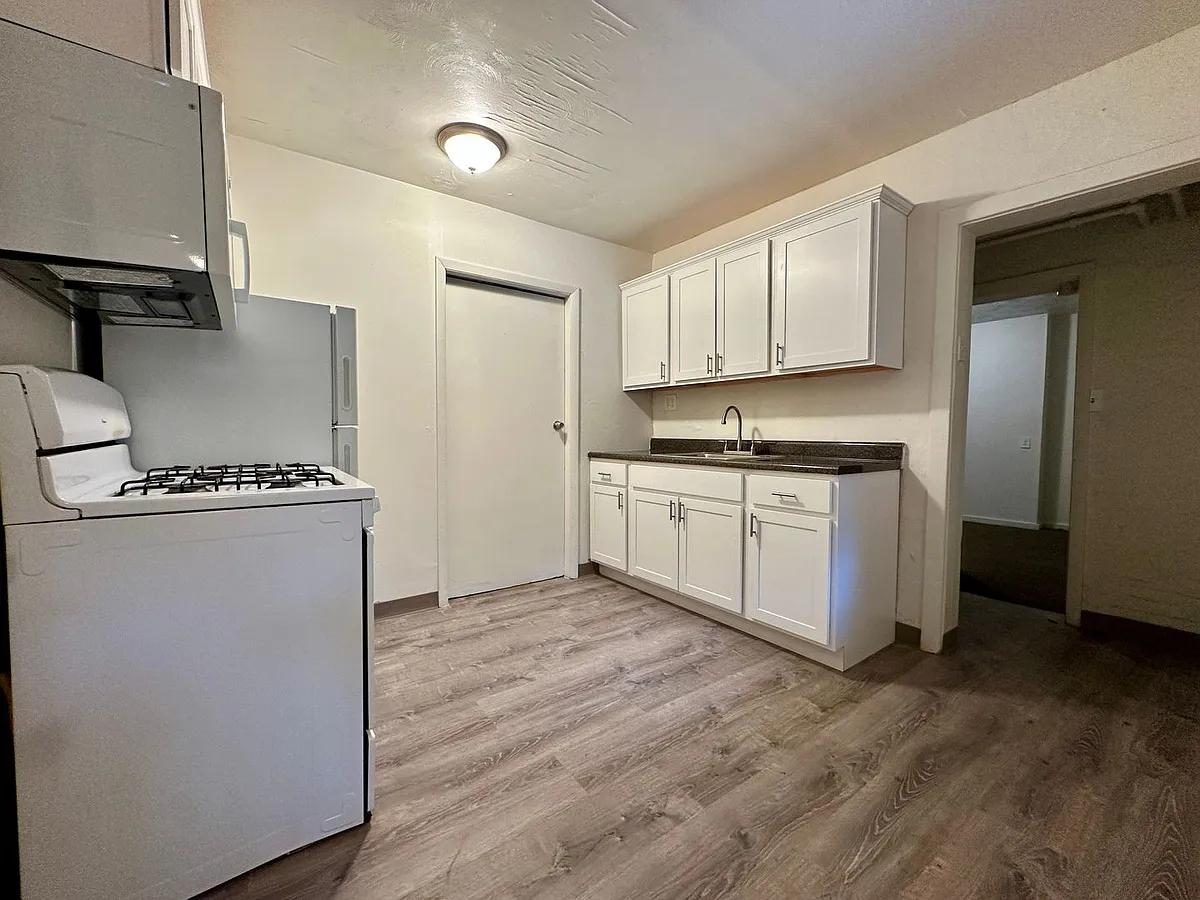 Building Photo - 77 Bates St #1