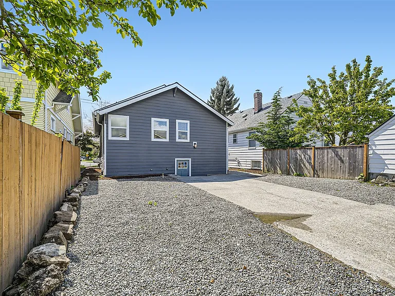 1704 S Hanford St — Photo 28