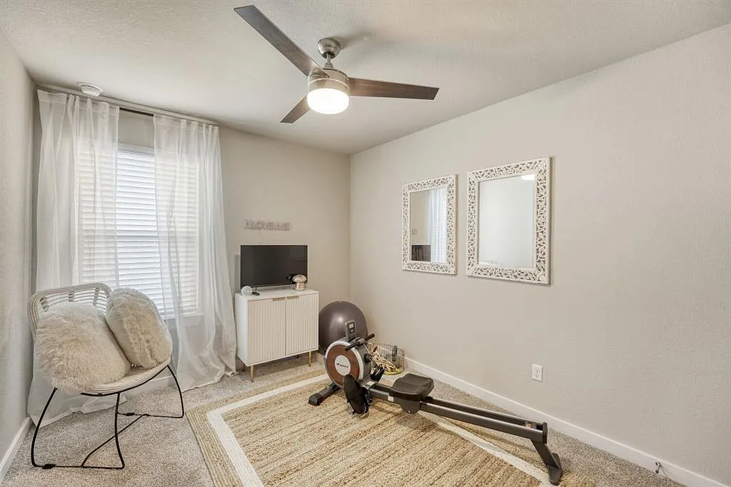 3 bed, 2.0 bath, 1300 sqft, $1,950 — Photo 2
