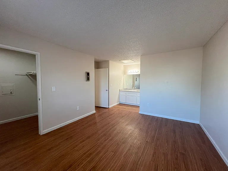 1389 E Lexington Ave E — Photo 21
