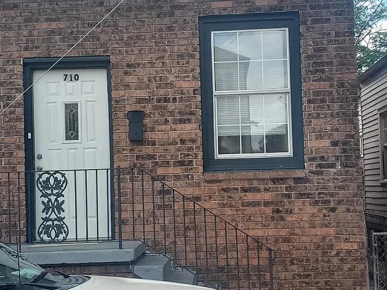 710 Mazant St — Photo 3