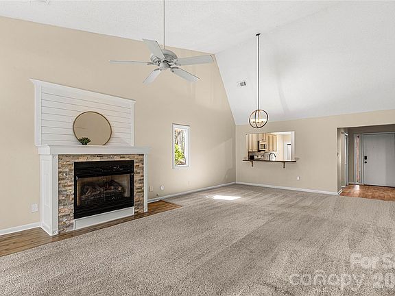 3rd image of 141 Greenridge Rd