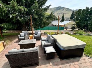 706 E Wapato Ave, Chelan, WA 98816