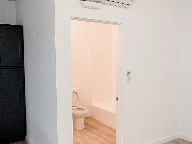 4518 Hollywood Blvd #10 — Photo 9