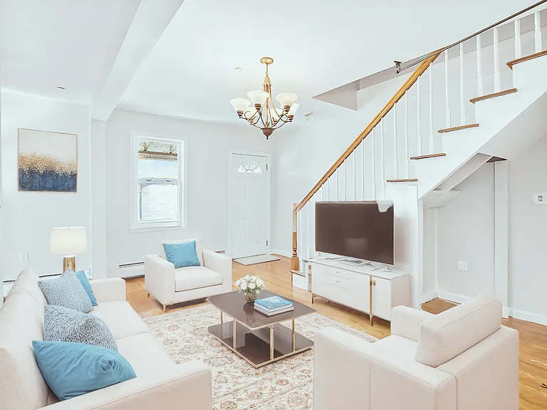 47 Campbell St #2 — Photo 5