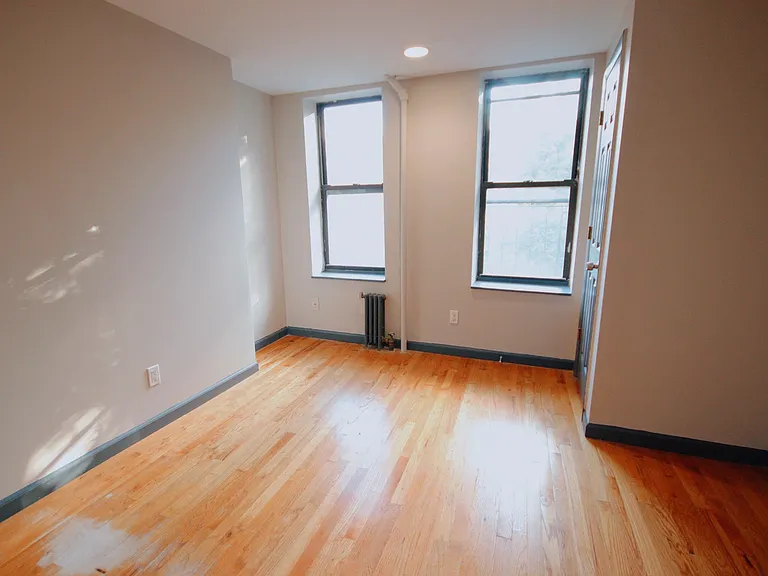 518 E 5th St — Photo 14