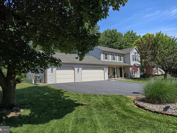 3rd image of 15 Oak Knoll Cir