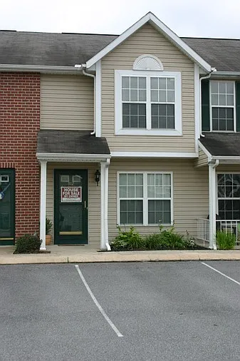 312 Fieldstone Ln photo 1
