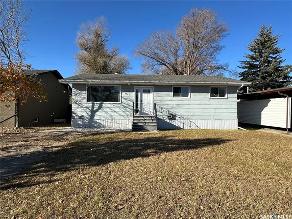 8368 Howard Avenue, Gull Lake, SK S0N 1A0