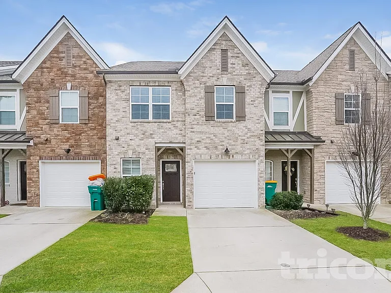 405 Riverwood Ct — Photo 1