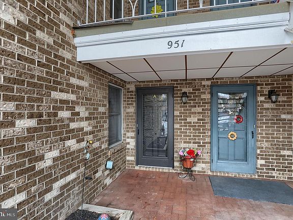 4th image of 951 Innsbruck Dr