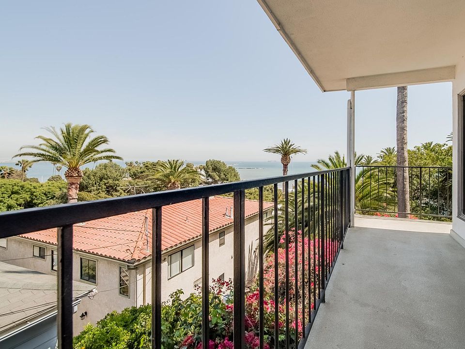 Entry Balcony