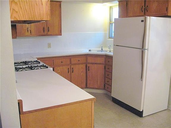 3rd image of 203 River Oaks Dr