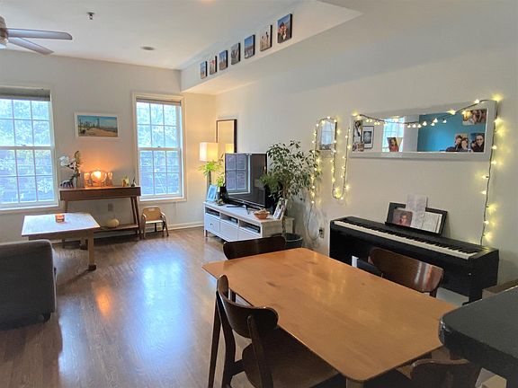 246 6th Dining area