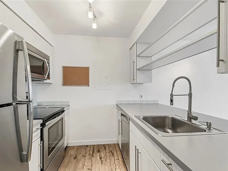 2727 Folsom St #303 — Photo 3