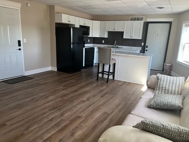 1401 Walnut Street — Photo 2