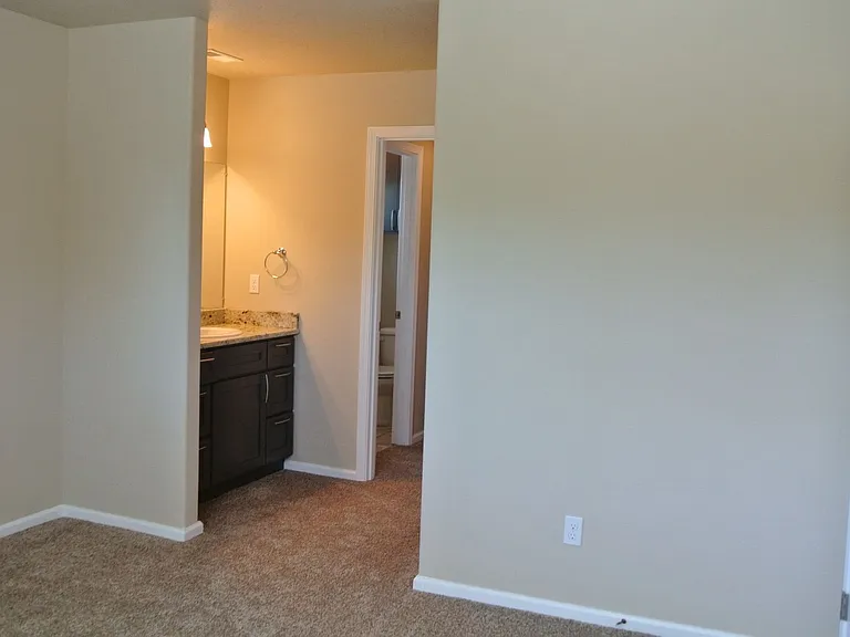 2620 Newton St — Photo 22