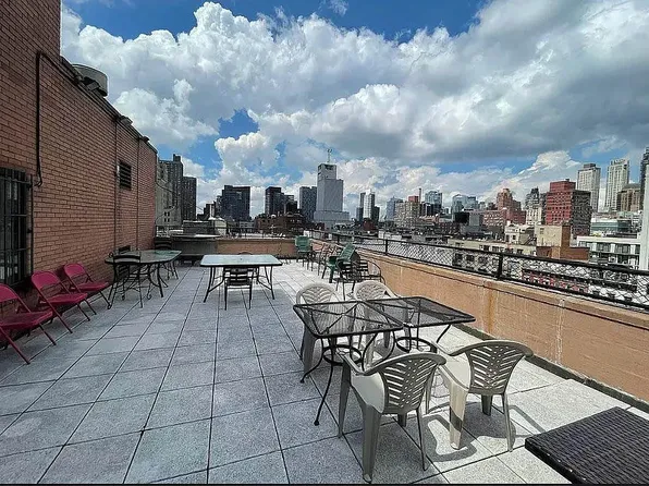343 W 51st St APT 2A, New York, NY 10019