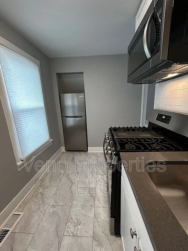 1 bed, 1.0 bath, $1,450 — Photo 4