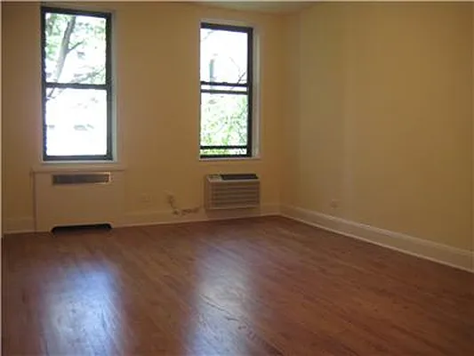 Rented by Metropolis Real Estate of Manhattan | media 8