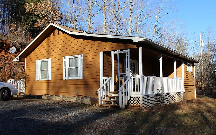 1st image of 1414 Hillcrest Dr