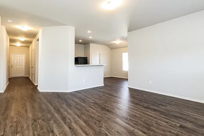 2048 Bentwood Dr — Photo 2