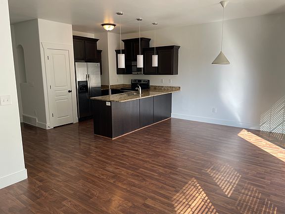 2nd image of 1548 N Venetian Way