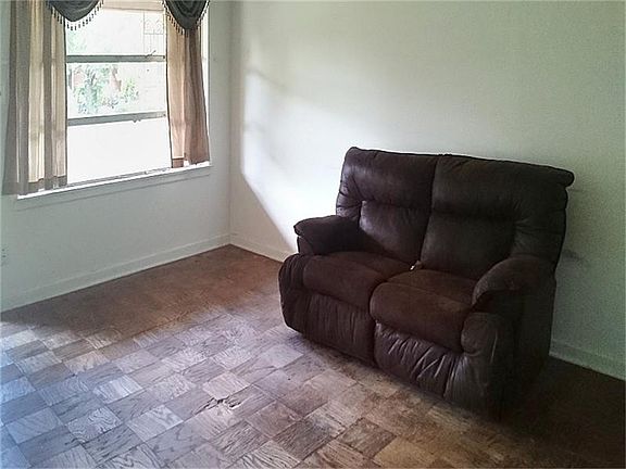 3rd image of 10421 Ney St