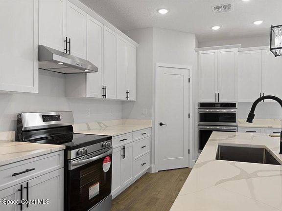 3rd image of 9795 84th St