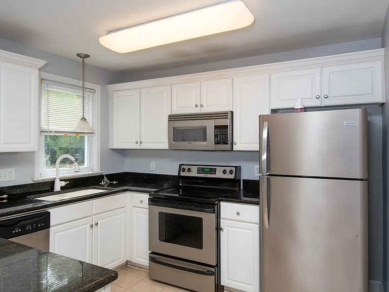 724 Pembroke Ave — Photo 15