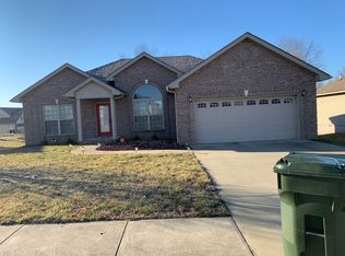 166 Twin Lakes Dr, Vine Grove, KY 40175