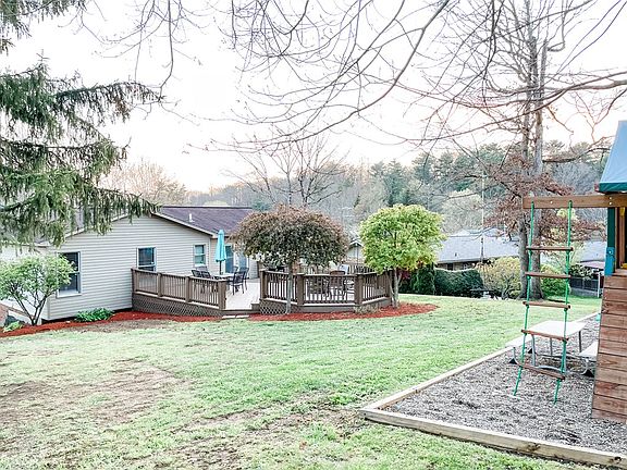 3rd image of 106 Rollingwood Dr