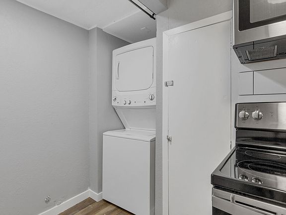 4th image of 1217 12th St Unit 1/2
