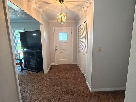 4th image of 101 W Elm St