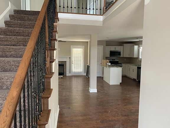 2nd image of 102 Andrson Pl