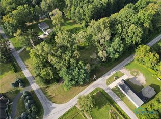 6097 Huntington Rd, Sylvania, OH 43560